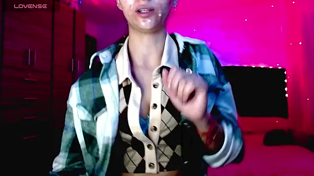 holy juli online show from November 2025 04:11:01 AM