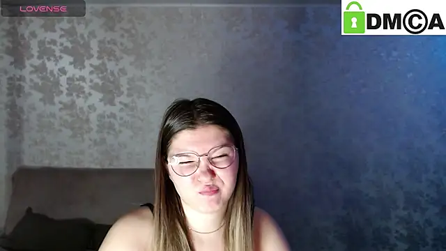 Snapshot of holy_michela chatting on February 2025 03:50:01 AM holy michela online show from February 2025 03:50:01 AM