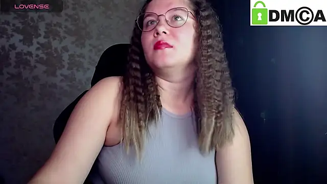 Snapshot of holy_michela chatting on October 2025 06:33:02 AM holy michela online show from October 2025 06:33:02 AM