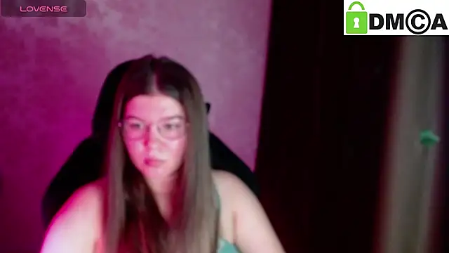 Snapshot of holy_michela chatting on October 2025 03:08:02 AM holy michela online show from October 2025 03:08:02 AM