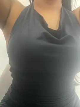 luara1988 online show from April 2026 04:26:01 PM