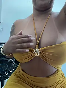 luara1988 online show from April 2026 12:41:01 PM