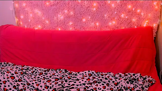 Snapshot of Molly_sweeet chatting on December 2024 08:03:02 AM Molly sweeet online show from December 2024 08:03:02 AM