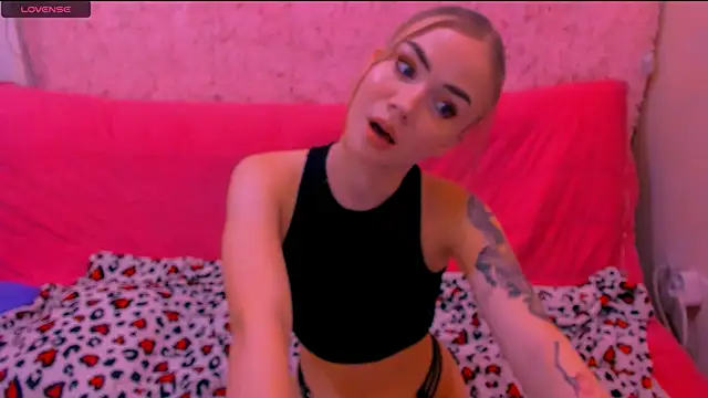 Snapshot of Molly_sweeet chatting on December 2024 08:34:02 AM Molly sweeet online show from December 2024 08:34:02 AM