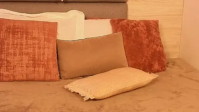 Snapshot of Lily_Miiller chatting on October 2025 08:43:02 PM Lily Miiller online show from October 2025 08:43:02 PM