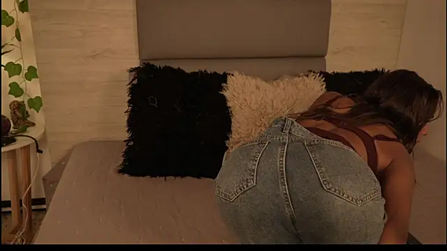 Lily Miiller online show from March 2026 08:44:02 PM