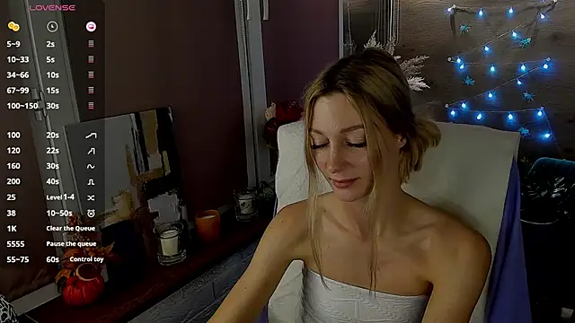 Snapshot of Fox_sky_Fox chatting on October 2025 06:52:02 PM Fox sky Fox online show from October 2025 06:52:02 PM