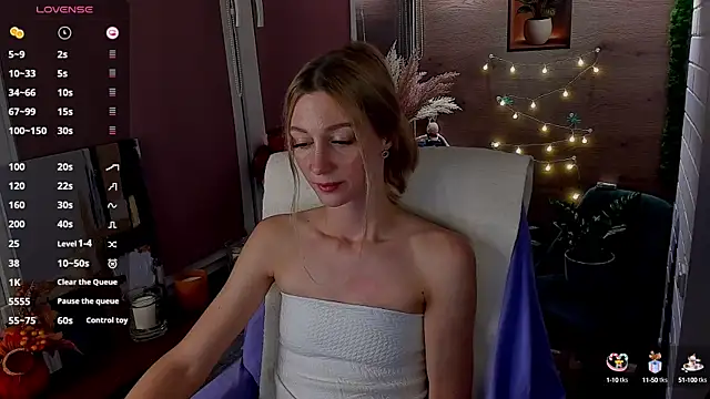 Snapshot of Fox_sky_Fox chatting on October 2025 06:49:02 PM Fox sky Fox online show from October 2025 06:49:02 PM