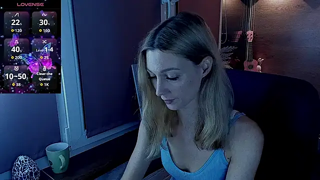 Snapshot of Fox_sky_Fox chatting on October 2025 05:14:02 PM Fox sky Fox online show from October 2025 05:14:02 PM