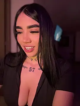Snapshot of Nickiiiii chatting on May 2026 02:00:01 AM Nickiiiii online show from May 2026 02:00:01 AM