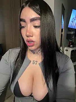 Nickiiiii online show from March 2026 06:43:02 AM