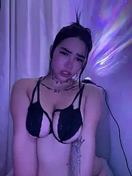 Nickiiiii online show from January 2025 05:00:01 AM