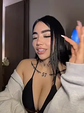 Snapshot of Nickiiiii chatting on May 2026 01:45:01 AM Nickiiiii online show from May 2026 01:45:01 AM