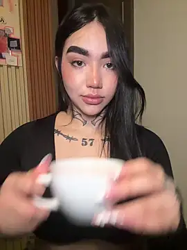 Nickiiiii online show from March 2026 04:57:01 AM