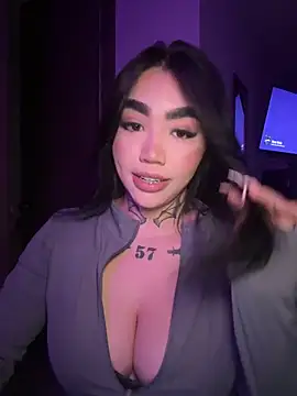 Nickiiiii online show from April 2026 06:15:02 AM