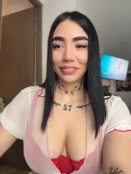 Snapshot of Nickiiiii chatting on May 2026 08:20:01 PM Nickiiiii online show from May 2026 08:20:01 PM