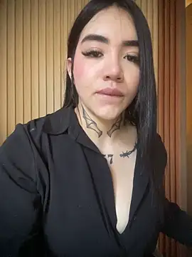 Nickiiiii online show from October 2025 09:38:02 PM