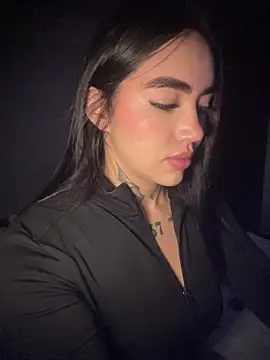 Nickiiiii online show from October 2025 03:07:02 AM