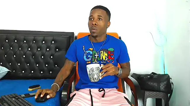 Snapshot of Damian_hart_24CM chatting on November 2025 11:04:02 AM Damian hart 24CM online show from November 2025 11:04:02 AM