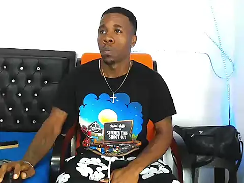 Snapshot of Damian_hart_24CM chatting on November 2025 02:15:02 AM Damian hart 24CM online show from November 2025 02:15:02 AM