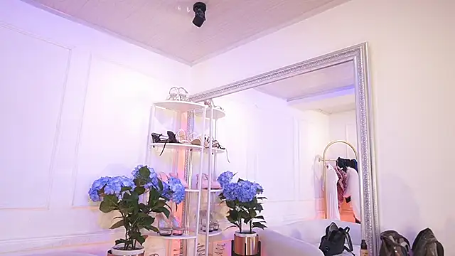 elasummer online show from February 2026 12:38:01 PM