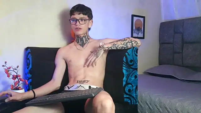 Snapshot of Dan_brownn chatting on March 2025 04:57:02 AM Dan brownn online show from March 2025 04:57:02 AM