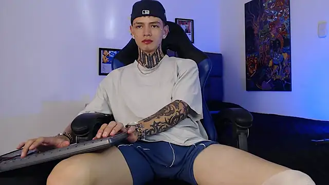 Snapshot of Dan_brownn chatting on May 2026 08:20:02 PM Dan brownn online show from May 2026 08:20:02 PM