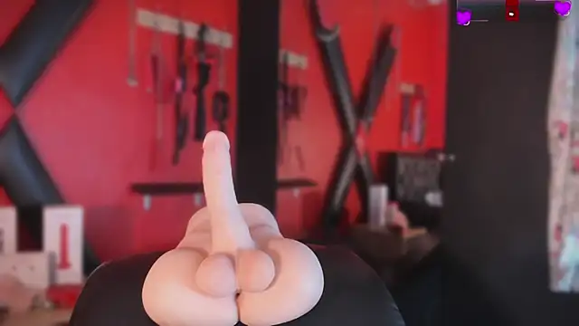 Monttserratt online show from April 2026 07:58:02 PM