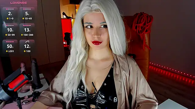 mollyposhh online show from April 2026 06:34:02 PM