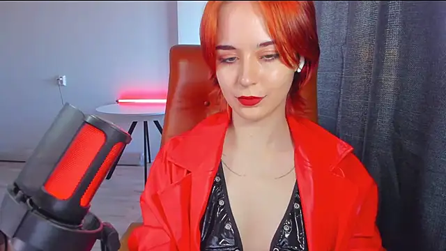 mollyposhh online show from September 2025 02:21:02 PM