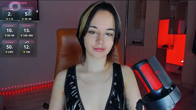 mollyposhh online show from November 2025 05:13:02 PM