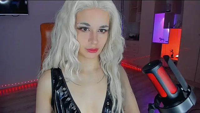 mollyposhh online show from November 2025 06:19:01 PM