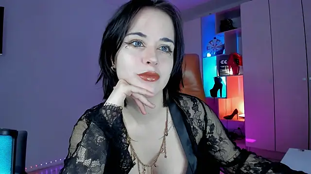 mollyposhh online show from June 2026 07:42:01 PM