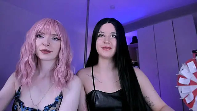 mollyposhh online show from July 2026 06:40:01 PM