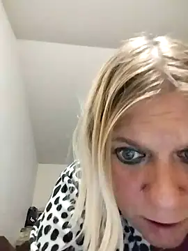 Snapshot of Playmate86 chatting on December 2024 04:48:01 AM Playmate86 online show from December 2024 04:48:01 AM