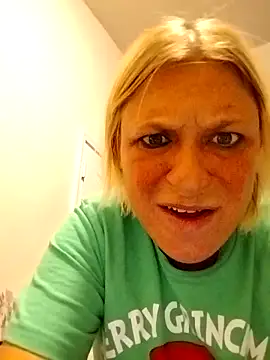 Snapshot of Playmate86 chatting on December 2024 05:06:01 AM Playmate86 online show from December 2024 05:06:01 AM