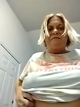 Snapshot of Playmate86 chatting on December 2024 07:21:01 AM Playmate86 online show from December 2024 07:21:01 AM