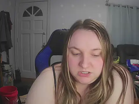 Snapshot of lovelylolarose chatting on December 2024 06:49:01 AM lovelylolarose online show from December 2024 06:49:01 AM