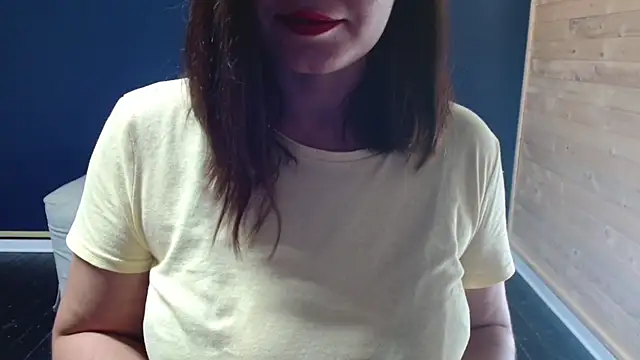 Snapshot of NovaBabe21 chatting on September 2025 06:31:02 AM NovaBabe21 online show from September 2025 06:31:02 AM