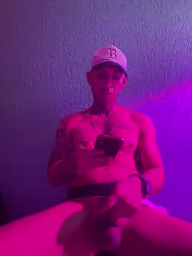 Snapshot of Alexandrei chatting on February 2026 11:32:01 AM Alexandrei online show from February 2026 11:32:01 AM