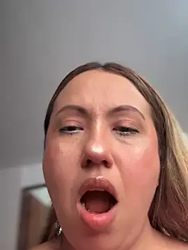 VIOLETA-25  online show from March 2026 03:08:01 PM