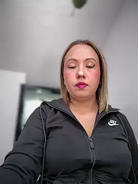 Snapshot of VIOLETA-25_ chatting on July 2026 03:23:02 PM VIOLETA-25 online show from July 2026 03:23:02 PM