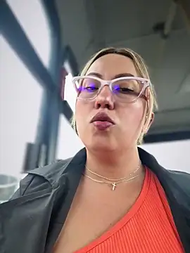VIOLETA-25  online show from May 2026 03:15:02 PM