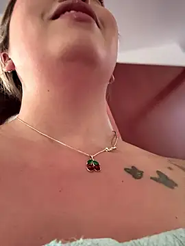 Snapshot of VIOLETA-25_ chatting on January 2026 02:12:01 PM VIOLETA-25 online show from January 2026 02:12:01 PM