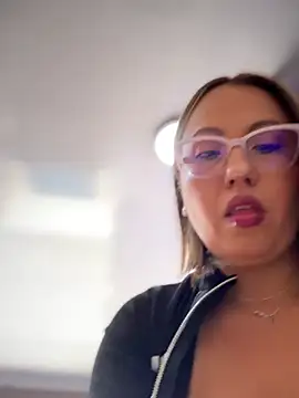 Snapshot of VIOLETA-25_ chatting on June 2026 04:12:01 PM VIOLETA-25 online show from June 2026 04:12:01 PM