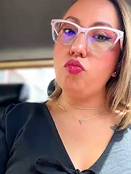 Snapshot of VIOLETA-25_ chatting on June 2026 03:18:01 PM VIOLETA-25 online show from June 2026 03:18:01 PM