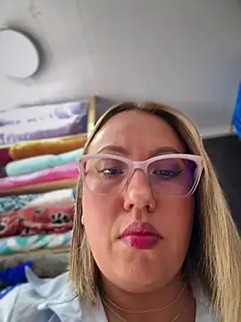 Snapshot of VIOLETA-25_ chatting on June 2026 03:43:01 PM VIOLETA-25 online show from June 2026 03:43:01 PM
