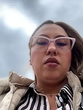 VIOLETA-25  online show from May 2026 03:31:02 PM