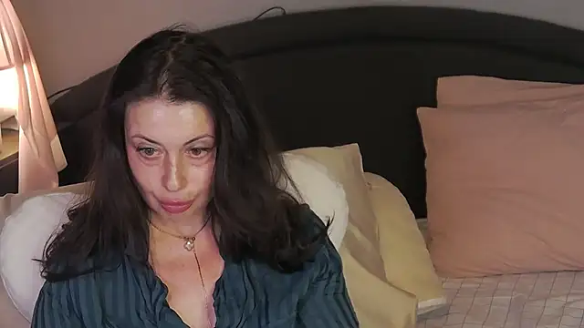 Mia Lovi online show from May 2026 06:22:02 PM