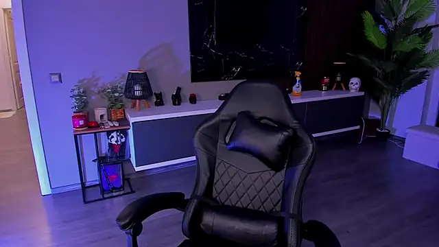 anemarieejolie online show from April 2026 06:10:01 PM